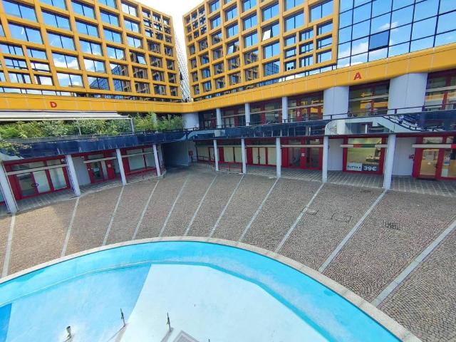 Locale Commerciale in affitto a Gallarate, Lombardia