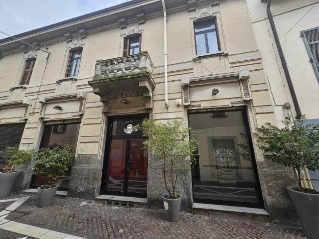 Locale Commerciale in affitto a Centro, Gallarate