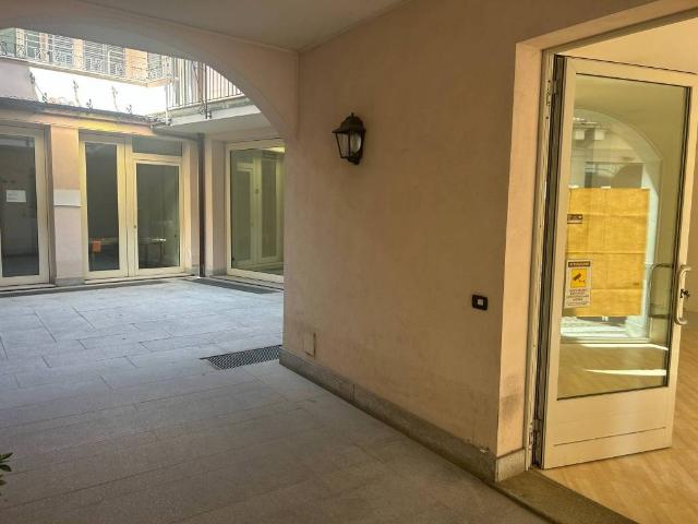 Locale Commerciale in affitto a Centro, Gallarate