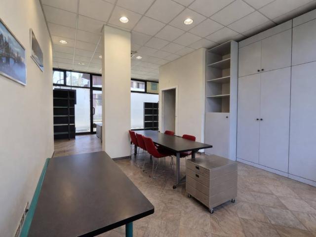 Locale Commerciale in affitto a Centro, Gallarate