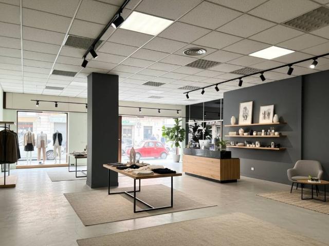 Locale Commerciale in affitto a Centro, Gallarate