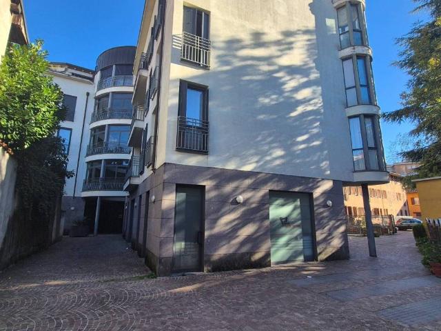 Locale Commerciale in affitto a Centro Storico, Gallarate