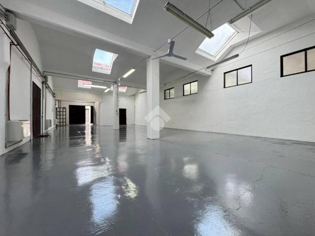 Locale Commerciale in affitto a Case Sparse, Piemonte
