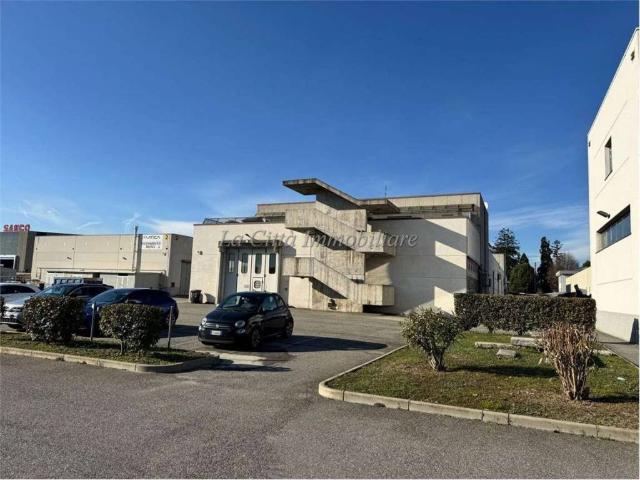 Locale Commerciale in affitto a Case Sparse, Piemonte