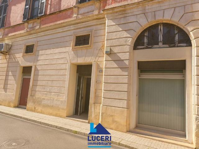 Locale Commerciale in affitto a Puglia, Lecce