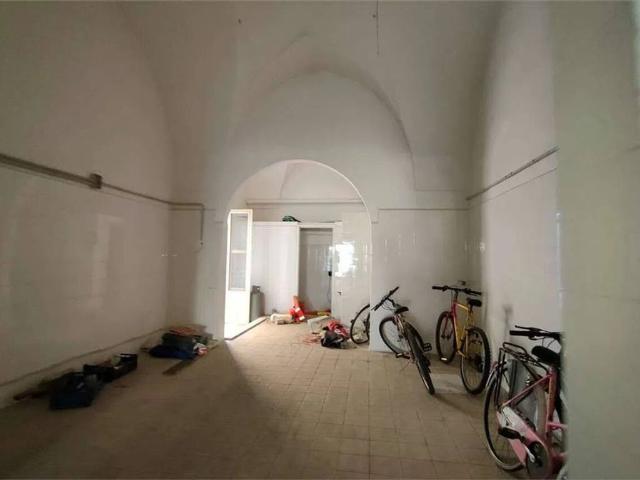 Locale Commerciale in affitto a Puglia, Lecce