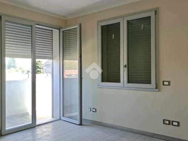 Locale Commerciale in affitto a Gambettola, Reggio Emilia