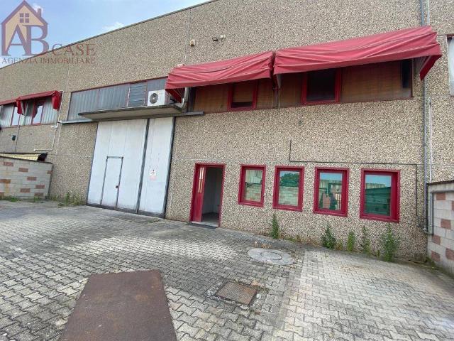 Locale Commerciale in affitto a Gambolò, Lombardia