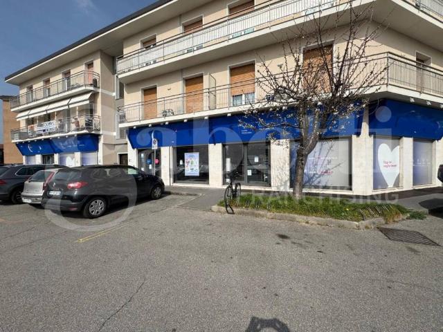 Locale Commerciale in affitto a Santa Maria Rossa, Garbagnate Milanese