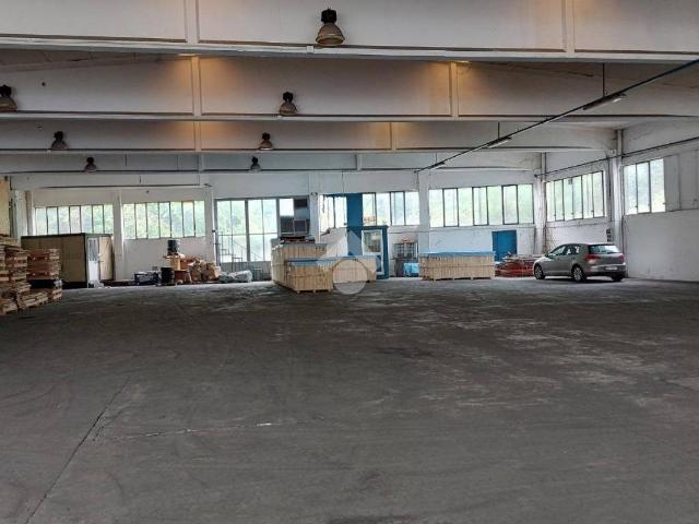 Locale Commerciale in affitto a Garbagnate Milanese, Lombardia