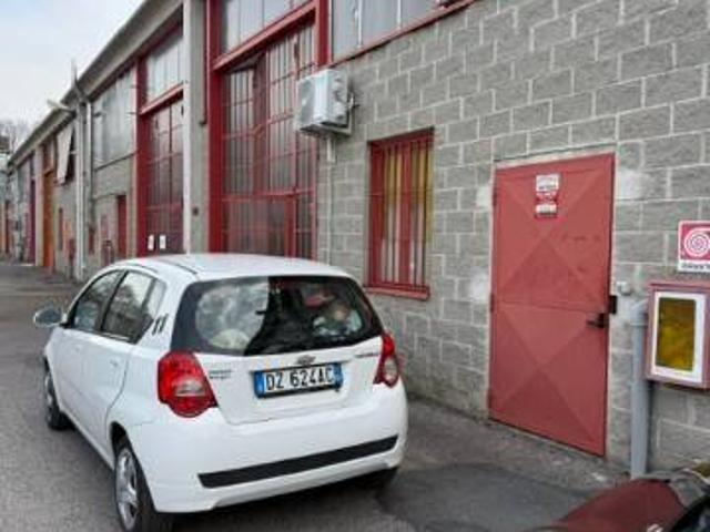 Locale Commerciale in affitto a Garbagnate Milanese, Lombardia