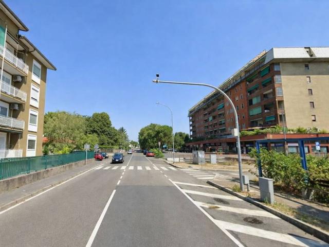 Locale Commerciale in affitto a Garbagnate Milanese, Lombardia