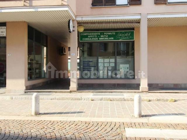 Locale Commerciale in affitto a Santa Maria Rossa, Garbagnate Milanese