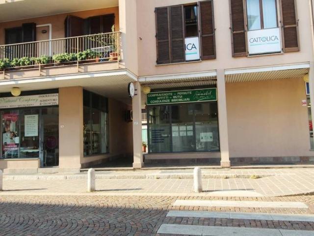 Locale Commerciale in affitto a Santa Maria Rossa, Garbagnate Milanese