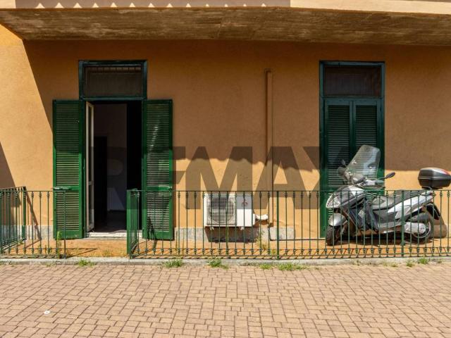 Locale Commerciale in affitto a Garbagnate Monastero, Lombardia