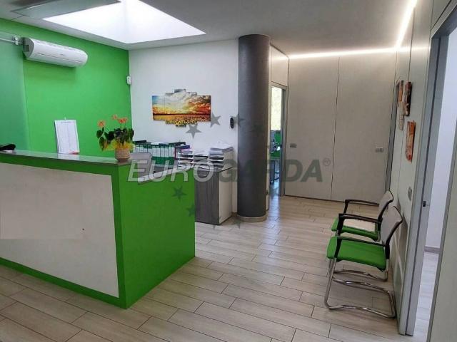 Locale Commerciale in affitto a Garda, Veneto