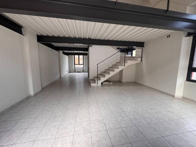 Locale Commerciale in affitto a Comunità montana della valle Trompia, Gardone Val Trompia
