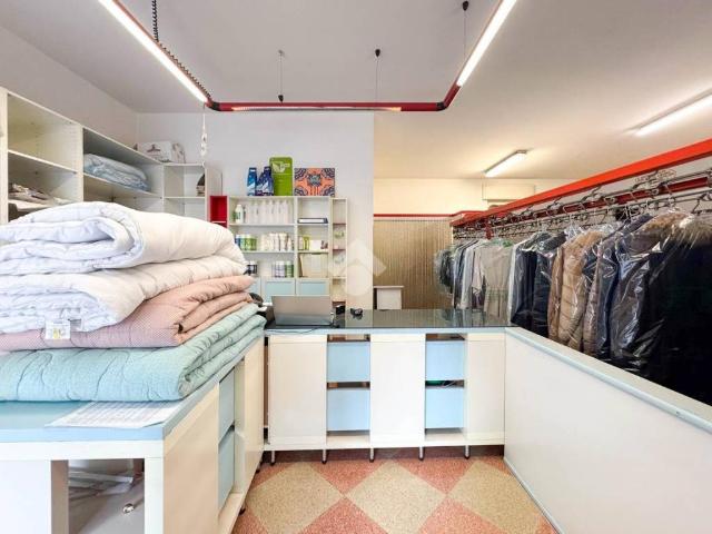 Locale Commerciale in affitto a Comunità montana della Valle Sabbia, Gavardo