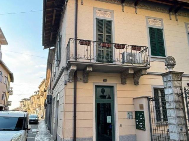 Locale Commerciale in affitto a Comunità Montana Valli del Verbano, Gavirate