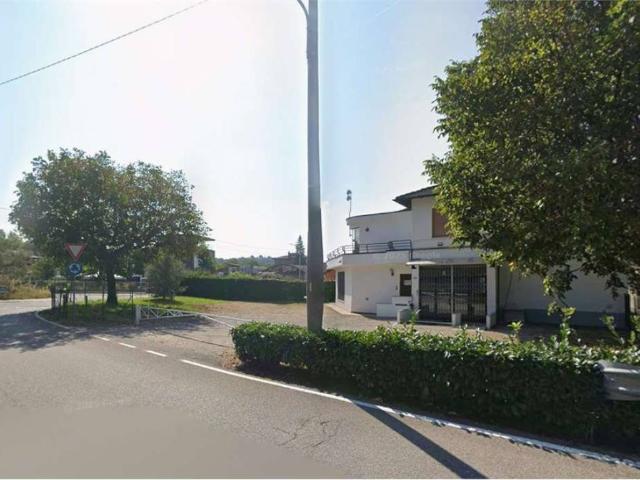 Locale Commerciale in affitto a Gazzada Schianno, Gazzada