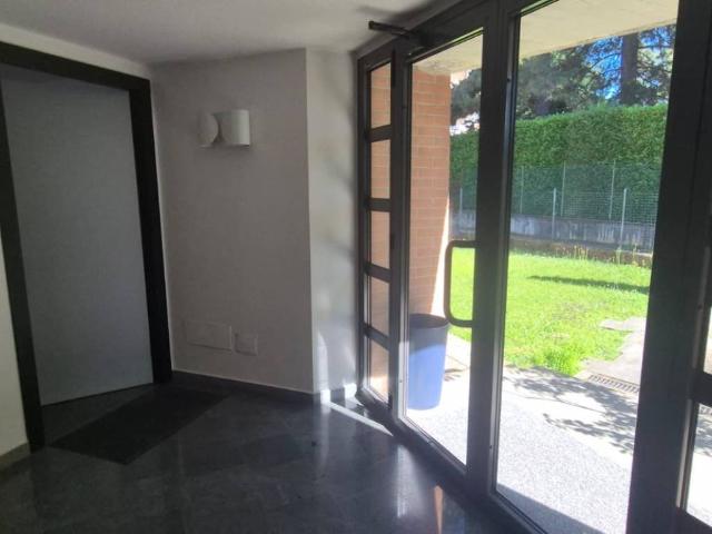 Locale Commerciale in affitto a Gazzada Schianno, Gazzada