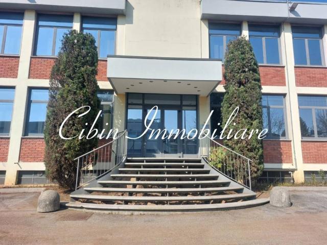 Locale Commerciale in affitto a Varese, Lombardia