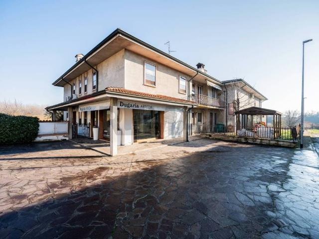 Locale Commerciale in affitto a Gazzuolo, Lombardia