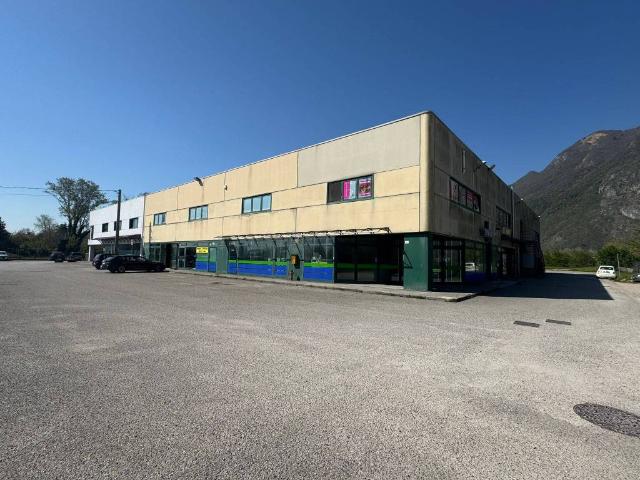 Locale Commerciale in affitto a Gemona Del Friuli, Friuli-Venezia Giulia