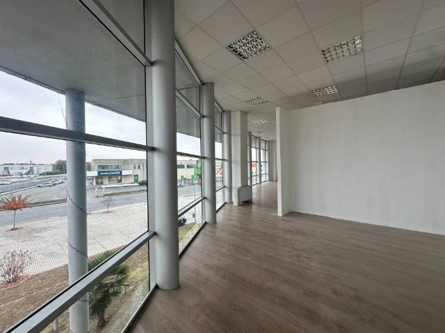 Locale Commerciale in affitto a Piemonte, Cuneo