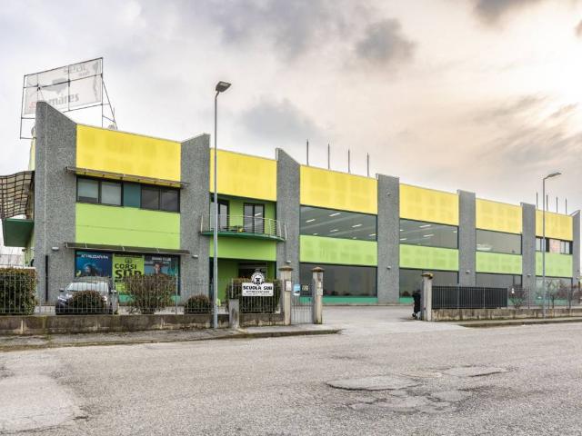 Locale Commerciale in affitto a Piemonte, Cuneo