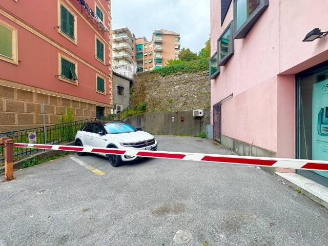 Locale Commerciale in affitto a Val Polcevera, Serra Riccò