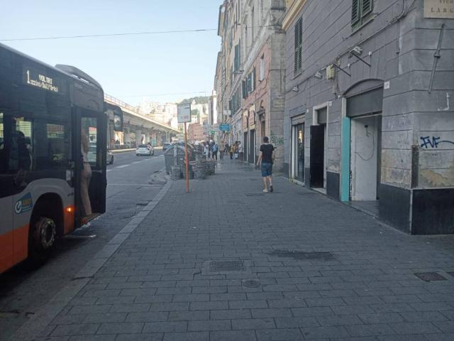 Locale Commerciale in affitto a Centro Est, Serra Riccò