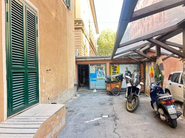 Locale Commerciale in affitto a Foce, Genova