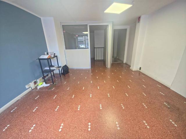 Locale Commerciale in affitto a Foce, Genova