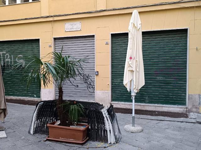 Locale Commerciale in affitto a Centro Est, Serra Riccò