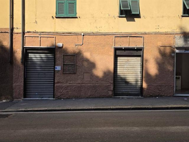 Locale Commerciale in affitto a Val Polcevera, Serra Riccò