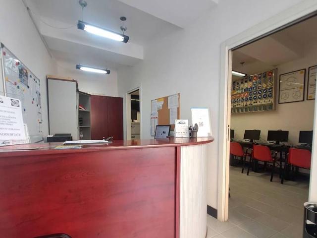 Locale Commerciale in vendita a Levante, Serra Riccò