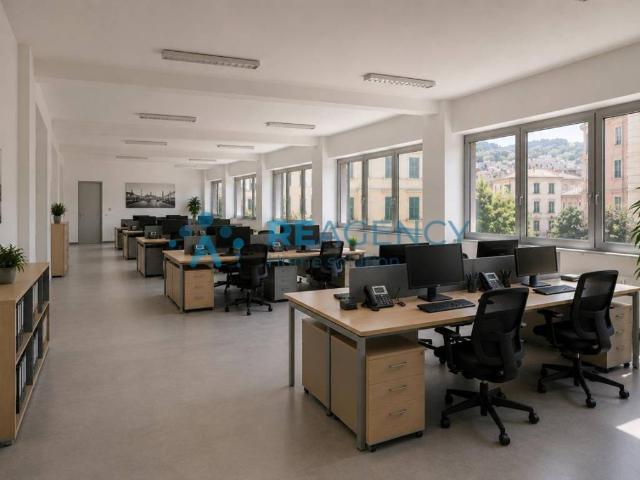 Locale Commerciale in affitto a Centro Est, Serra Riccò