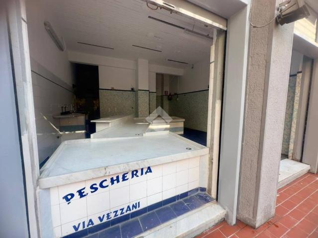 Locale Commerciale in affitto a Val Polcevera, Serra Riccò