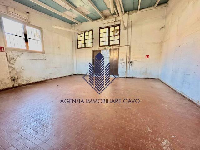 Locale Commerciale in affitto a Levante, Serra Riccò