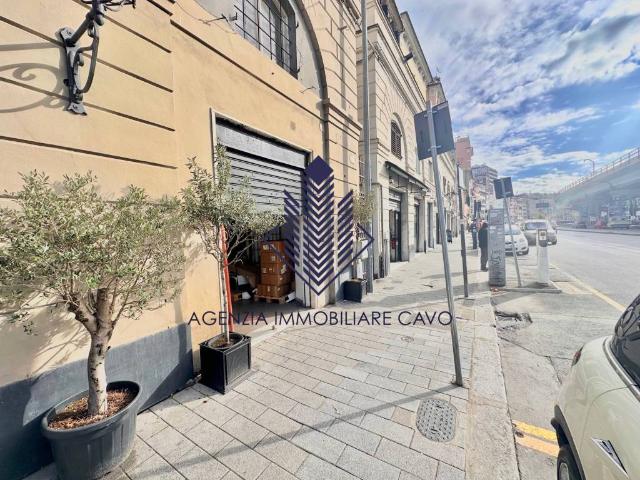 Locale Commerciale in affitto a Centro Est, Serra Riccò