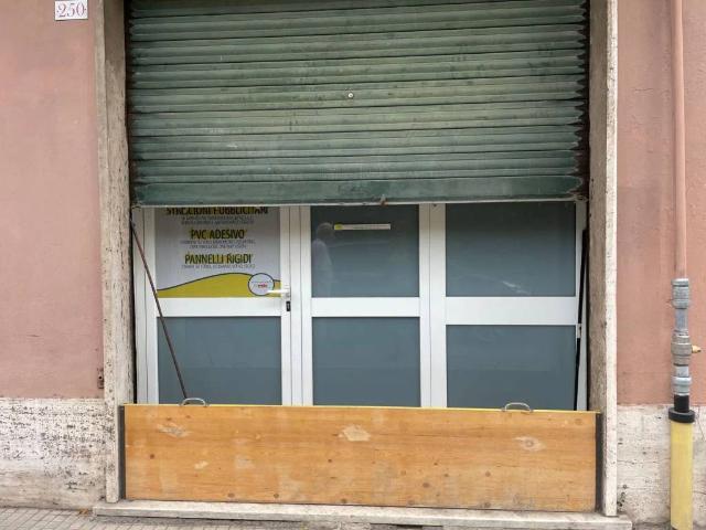 Locale Commerciale in affitto a Val Polcevera, Serra Riccò