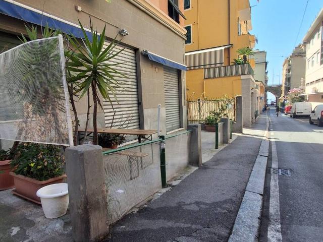 Locale Commerciale in affitto a Levante, Serra Riccò