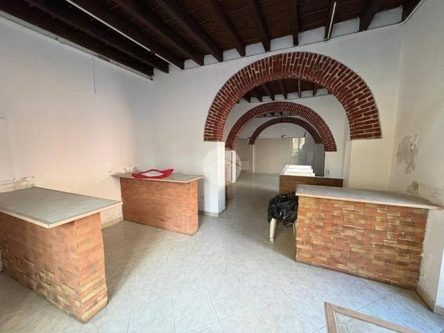 Locale Commerciale in affitto a Campi, Genova