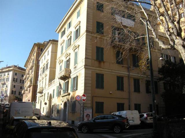 Locale Commerciale in affitto a Centro Est, Serra Riccò