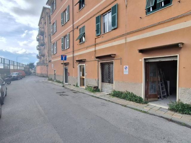 Locale Commerciale in affitto a Val Polcevera, Serra Riccò