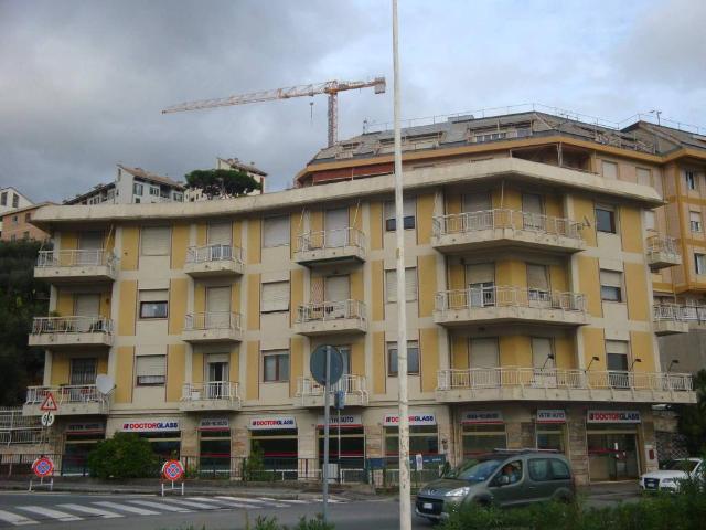 Locale Commerciale in affitto a Levante, Serra Riccò