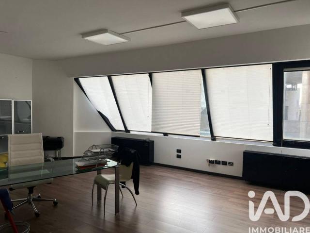 Locale Commerciale in affitto a Brignole, Genova