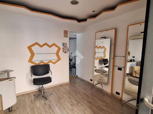 Locale Commerciale in affitto a Teglia, Genova