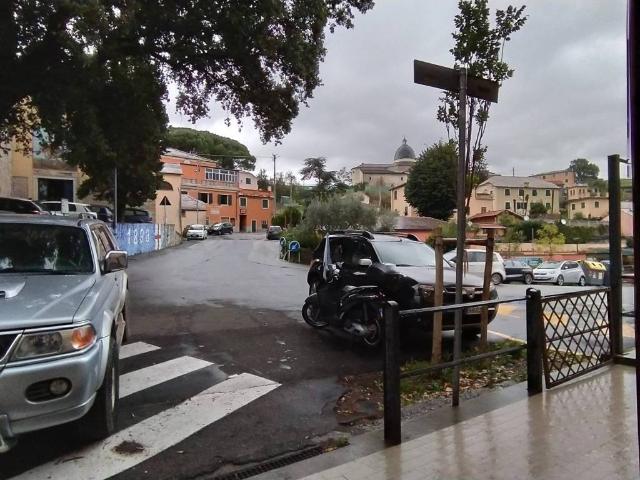 Locale Commerciale in affitto a Levante, Serra Riccò